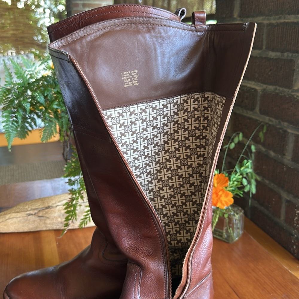 Tory Burch Kieran gold logo brown leather tall equestrian/riding boots. Size 6.5 - Picture 11 of 15